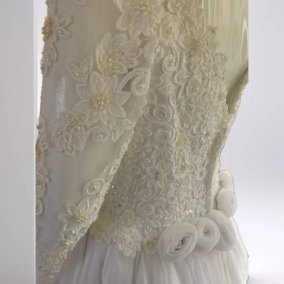 Pre loved 🥰 Morilee Vintage, minimal Raw Silk Wedding Dress. - Picture 6 of 15